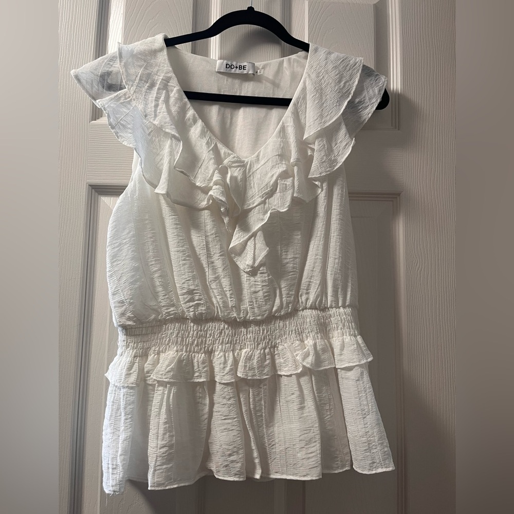 DO+BE white ruffle top in size M